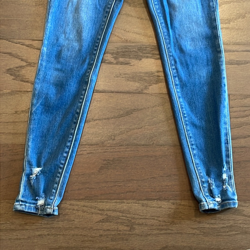 KanCan Medium Wash Distressed Button Skinny Jean - Size 1/24 - Picture 6 of 9
